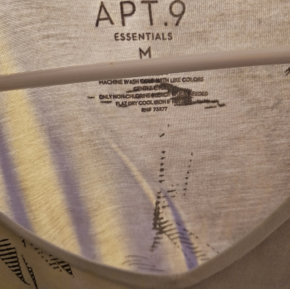 Apt 9 Top Medium - Picture 2 of 4